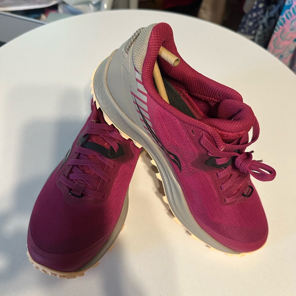 Women's Pink Athletic Shoes 7.5